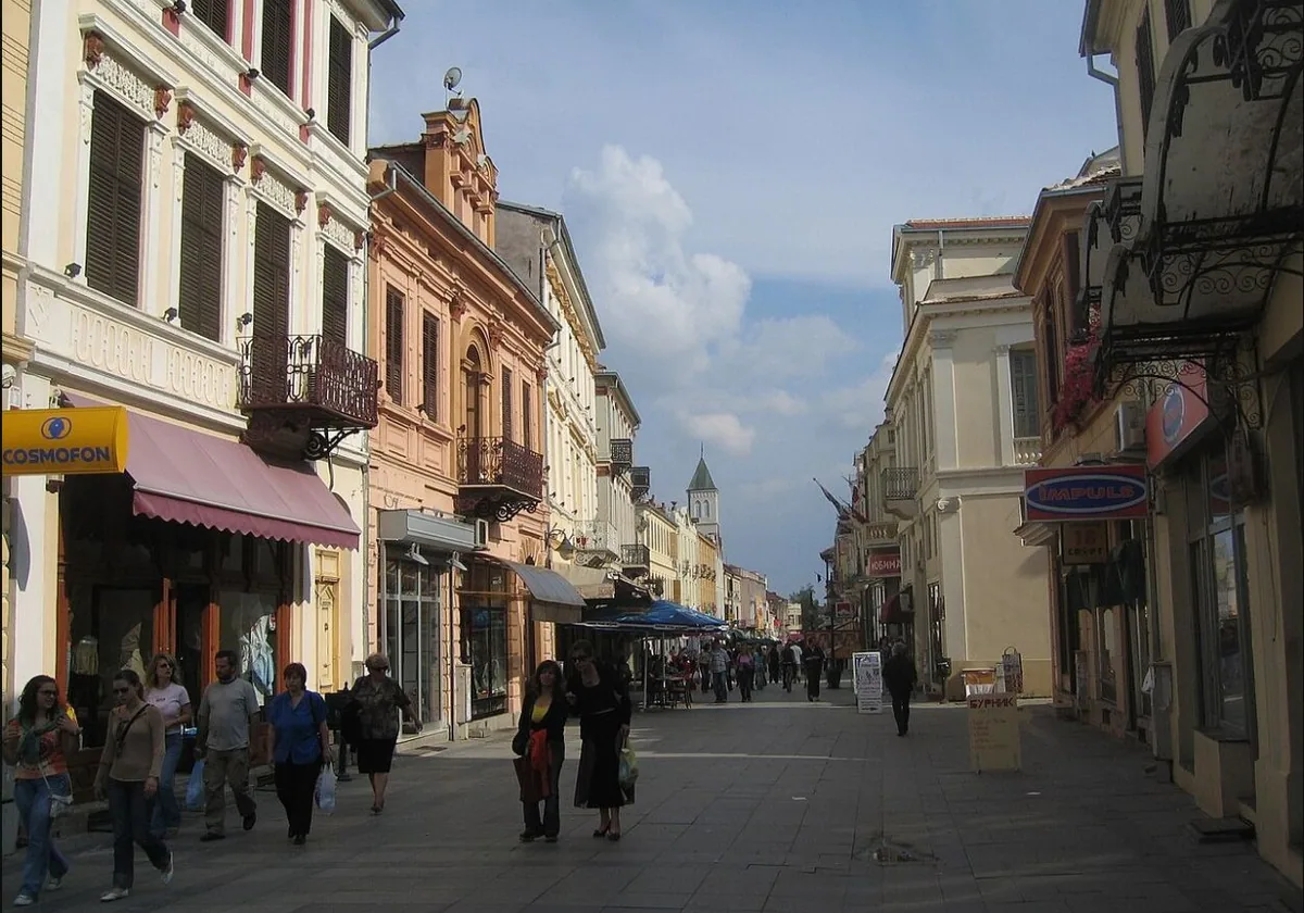 Die Fußgängerstraße Širok Sokak in Bitola
