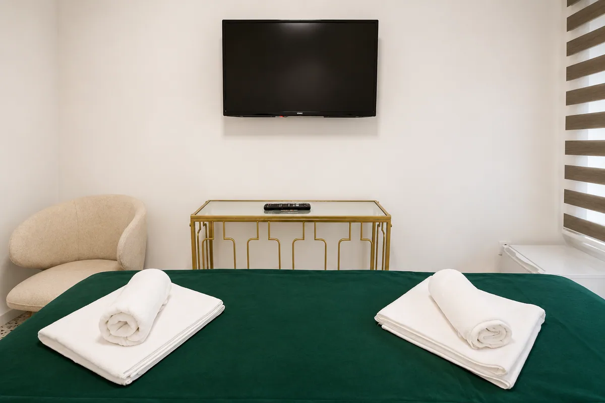 Smaragdgrüner Bettläufer und Kabelfernsehen