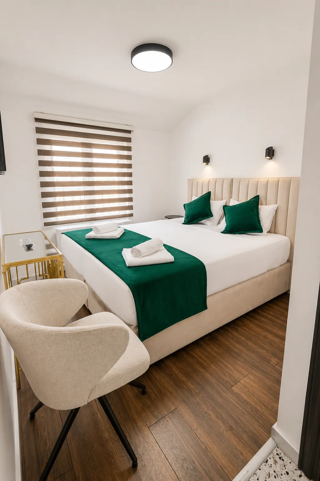 Kompaktes helles Doppelzimmer
